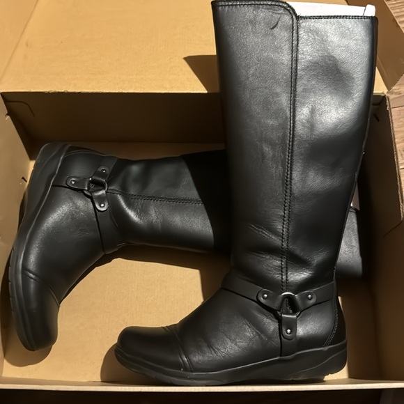Clark’s boots,Size 7 - Picture 3 of 5